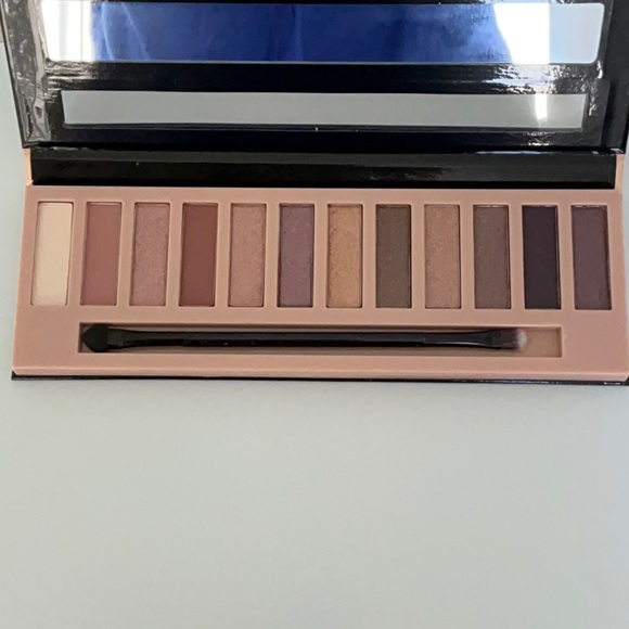 L.A. Girl Nudes Eyeshadow Palette NWOT - Picture 2 of 3